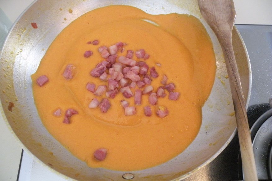 pasta-con-crema-di-peperoni-e-pancetta-013