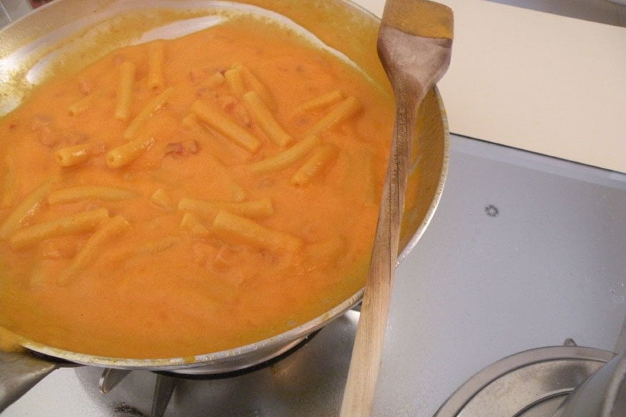 pasta-con-crema-di-peperoni-e-pancetta-014