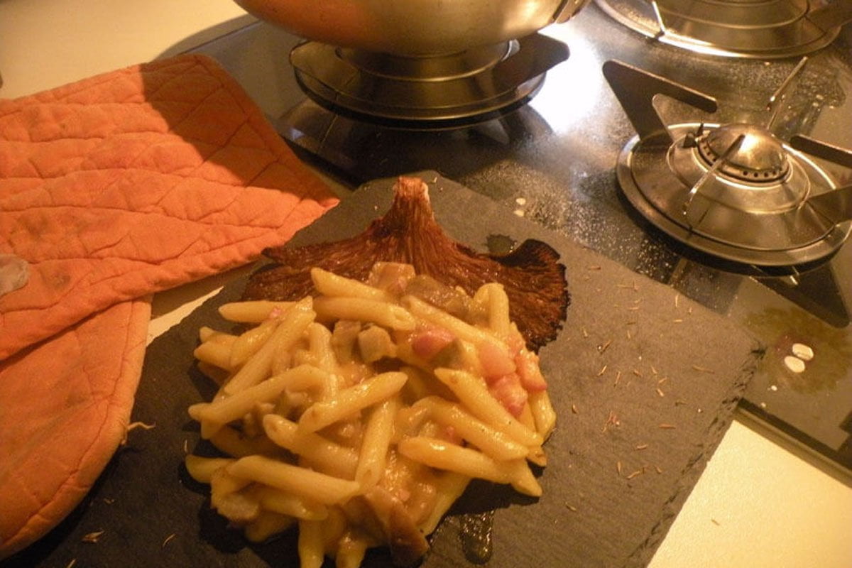 pasta-con-vellutata-di-zucca-funghi-e-pancetta-007