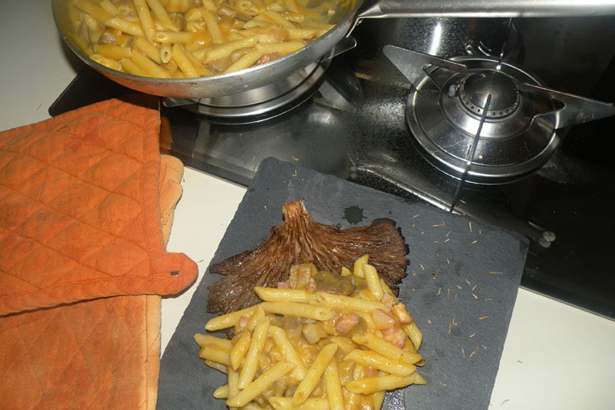 pasta-con-vellutata-di-zucca-funghi-e-pancetta-008